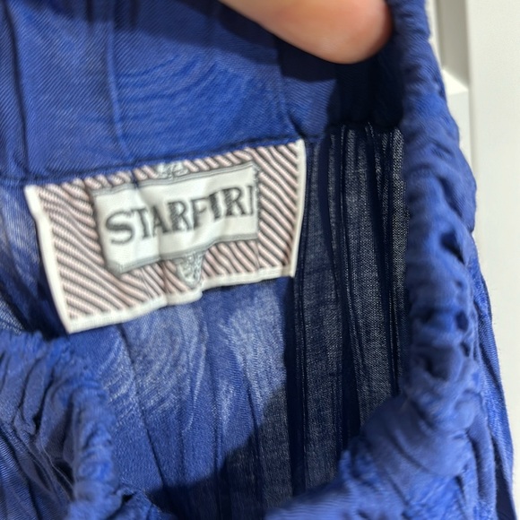 Vintage Skirt With “Cafe Setting” Lower Design that has Tons of Style - Picture 6 of 8